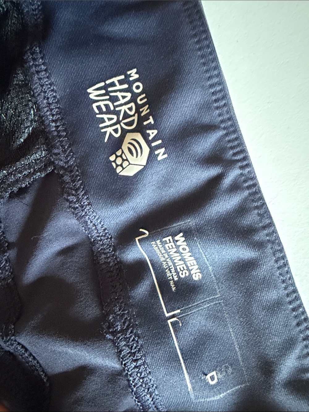 Mountain Hardwear Dynama Navy Blue Performance Bermuda Shorts - Small - Picture 7 of 8
